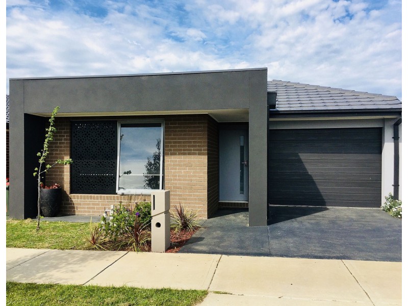 26 Camberwell Pde, Mickleham VIC 3064