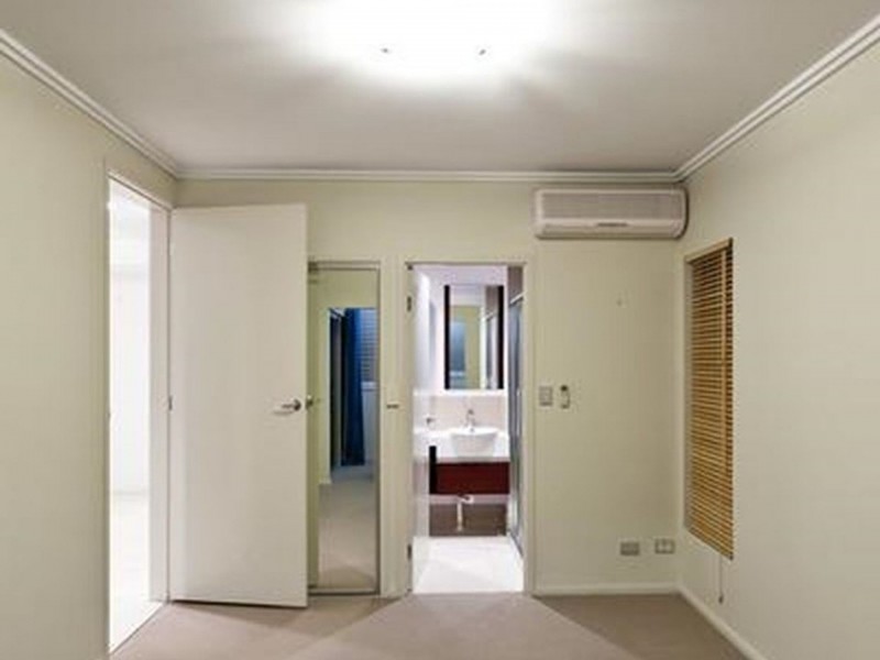 201/28 Dengate Lane, St Lucia QLD 4067