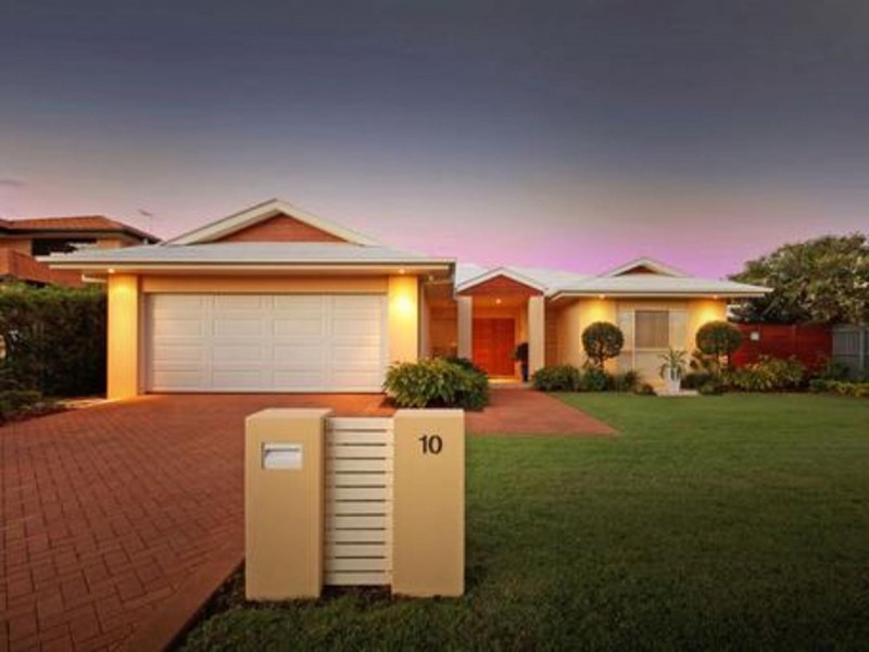 10 Volunteer St, Newport QLD 4020