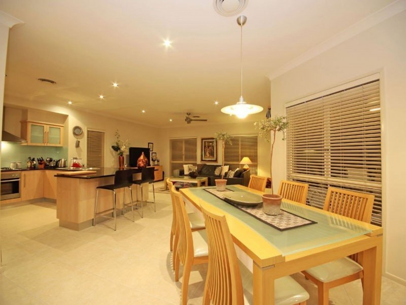 10 Volunteer St, Newport QLD 4020