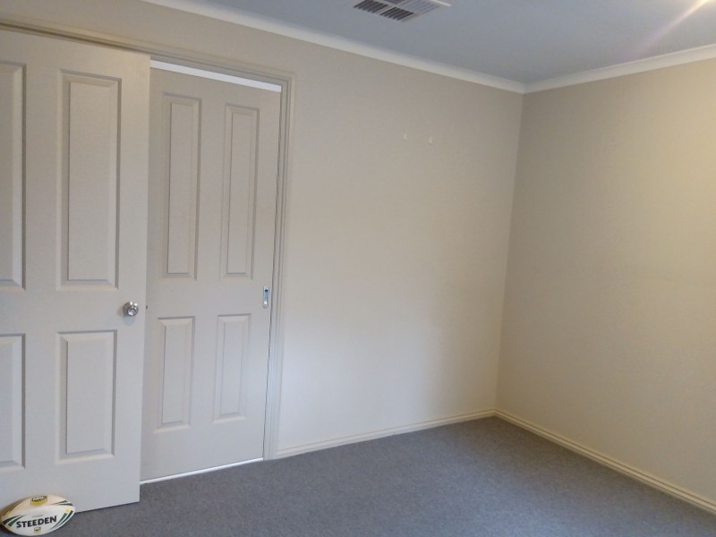 2/39 Normanby St, Cranbourne VIC 3977