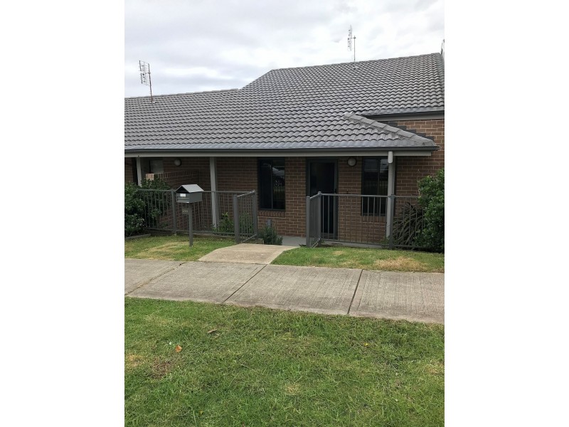 2/34 Oakwood St, Wadalba NSW 2259