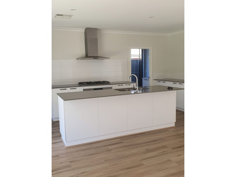 8 Moscato Way, Woodvale WA 6026