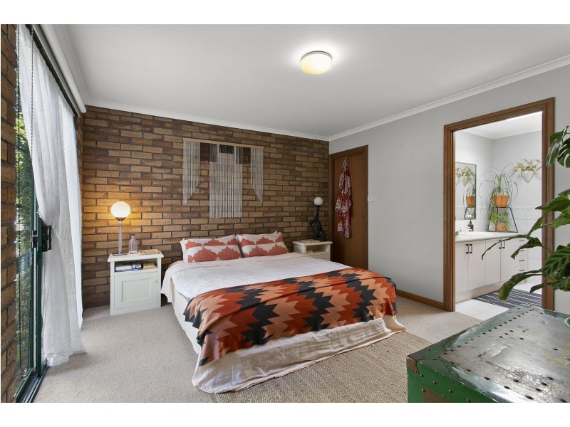 12 Oldis Ave, Northcote VIC 3070