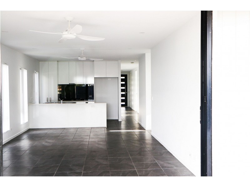 16 Limosa Way, Palmview QLD 4553