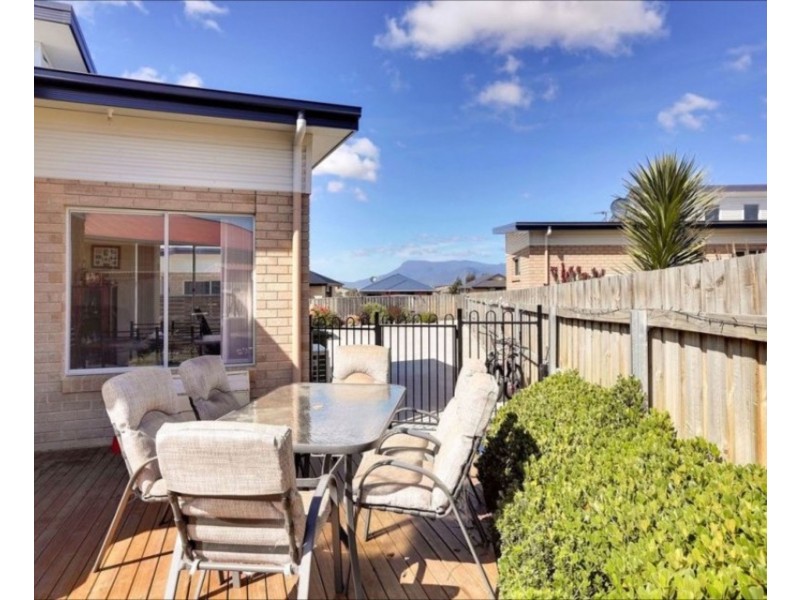 2/17 Lucas Pl, Brighton TAS 7030