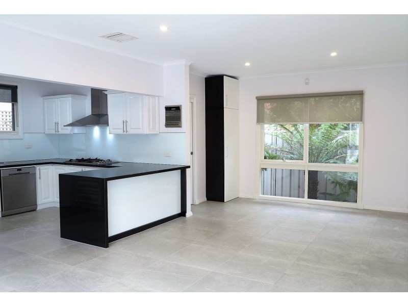 10 Sarah St, Black Rock VIC 3193