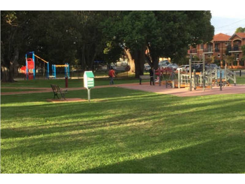 10/8-10 Salford St, Victoria Park WA 6100