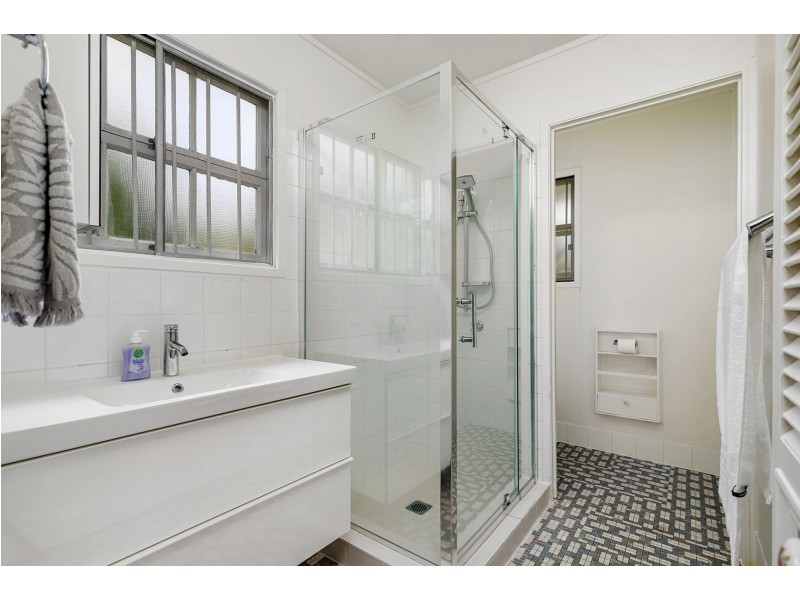 6 Salerno St, Isle Of Capri QLD 4217