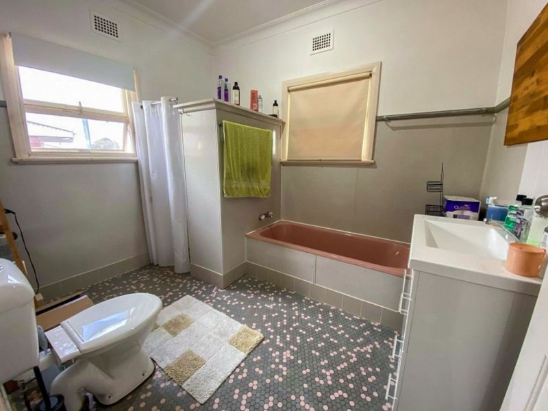 6 Maiden Ave, Taree NSW 2430