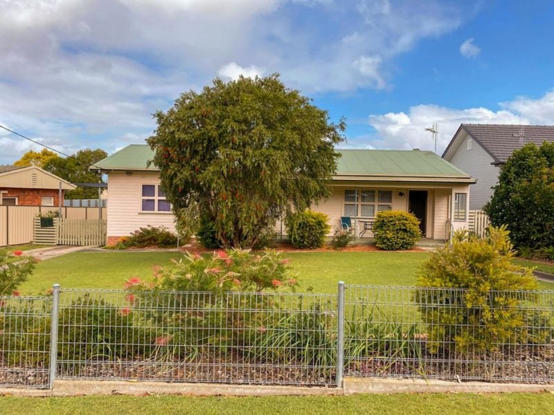 6 Maiden Ave, Taree NSW 2430