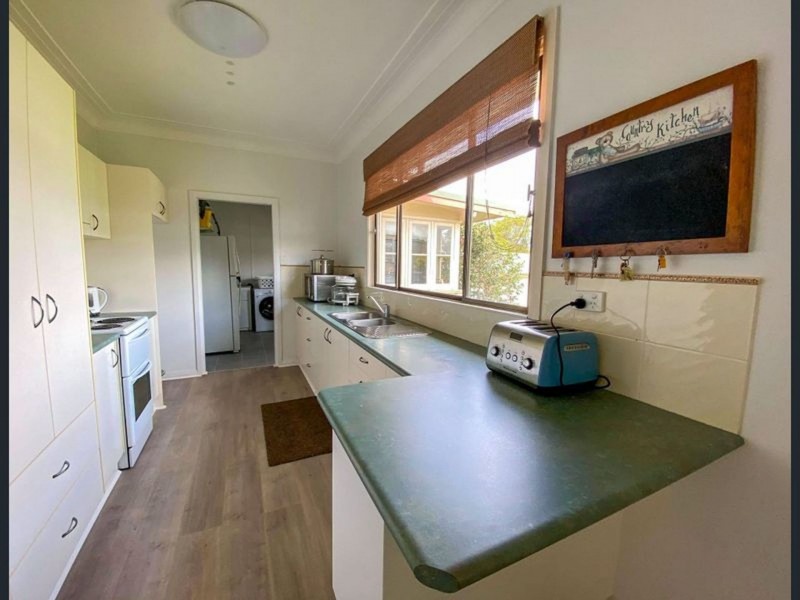 6 Maiden Ave, Taree NSW 2430