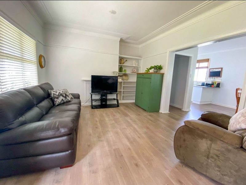 6 Maiden Ave, Taree NSW 2430