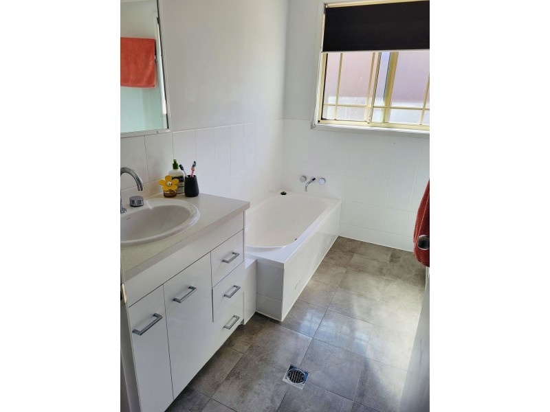 2/16 Bambara Cl, Lambton NSW 2299