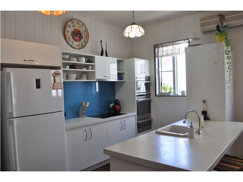 9 Perkins St, Sandgate QLD 4017