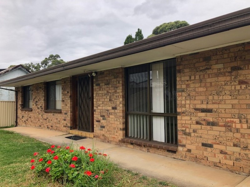 10 Bernard Pl, Edensor Park NSW 2176