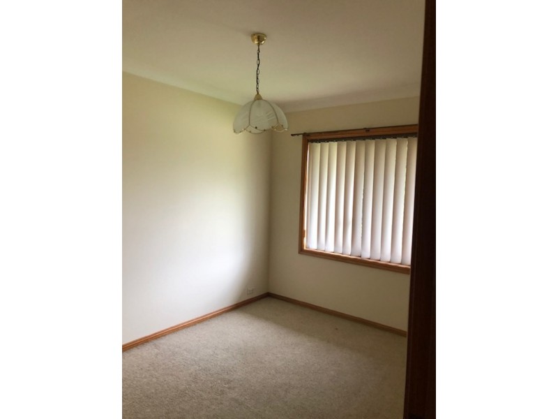 10 Bernard Pl, Edensor Park NSW 2176