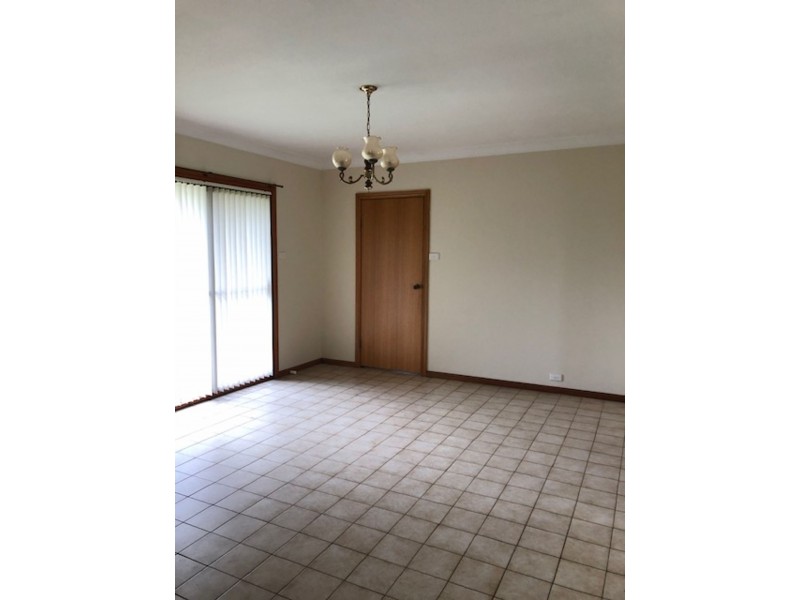 10 Bernard Pl, Edensor Park NSW 2176