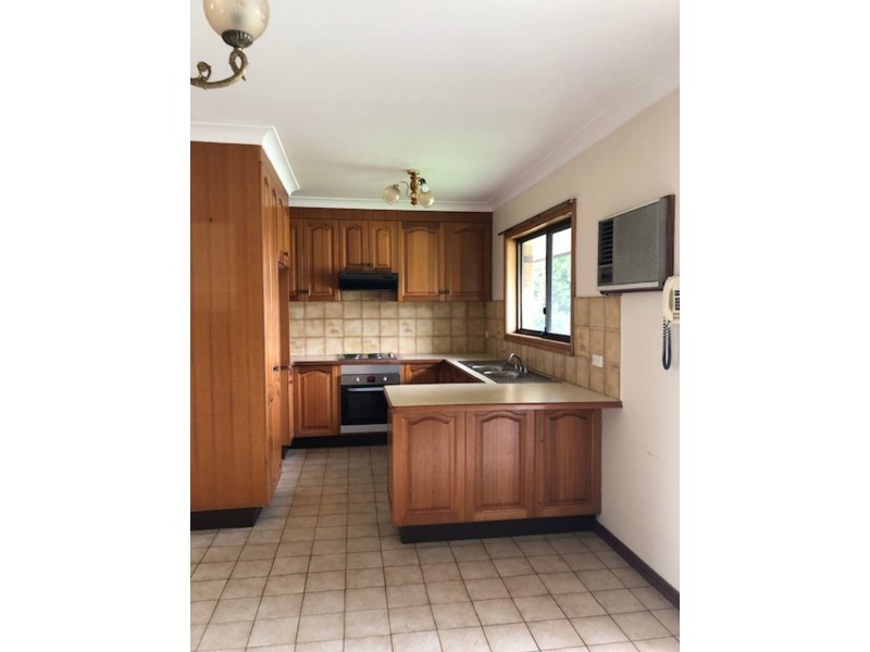 10 Bernard Pl, Edensor Park NSW 2176