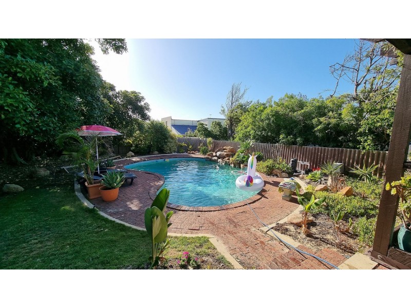 23 Page Dr, Mullaloo WA 6027