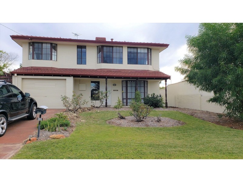 23 Page Dr, Mullaloo WA 6027