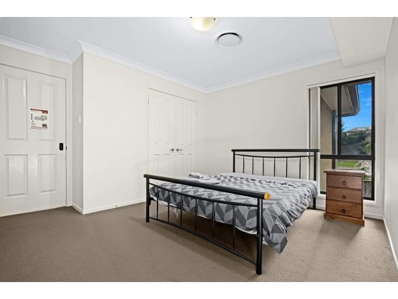 6 Stowe Ave, Campbelltown NSW 2560