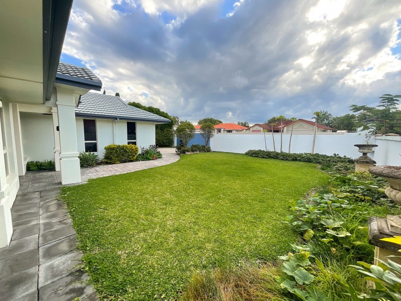 33 Glenwater Cres, Helensvale QLD 4212