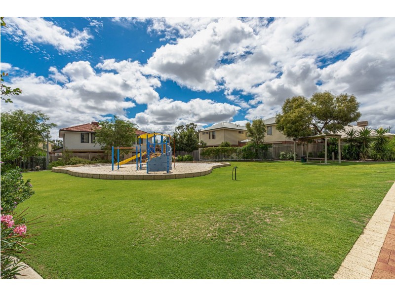 15/61 Elvire St, Viveash WA 6056