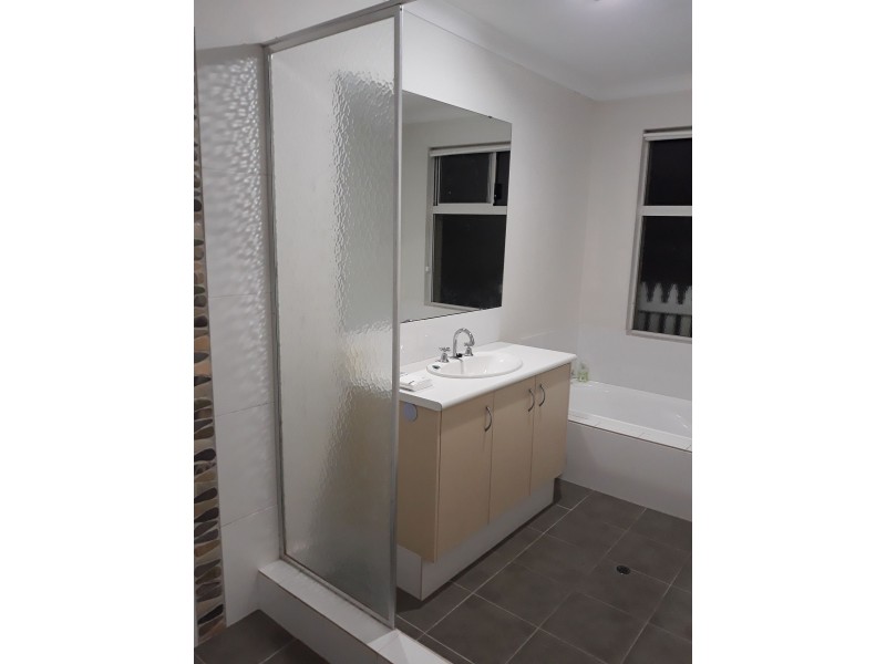 4 Arrowsmith Ave, Ellenbrook WA 6069