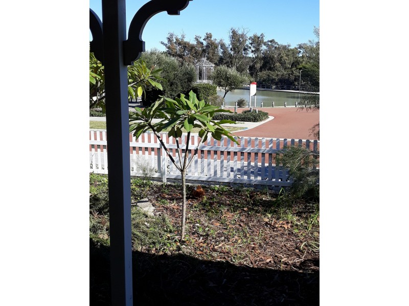 4 Arrowsmith Ave, Ellenbrook WA 6069
