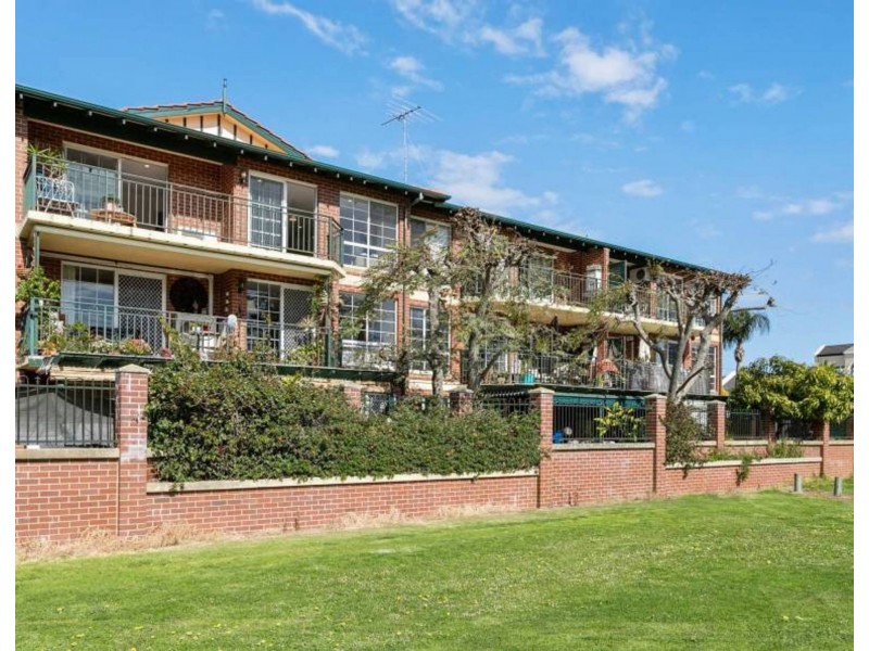 8/64 Moondine Dr, Wembley WA 6014