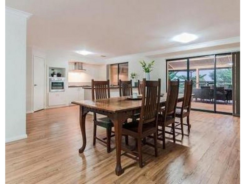 72 Oasis Dr, Secret Harbour WA 6173