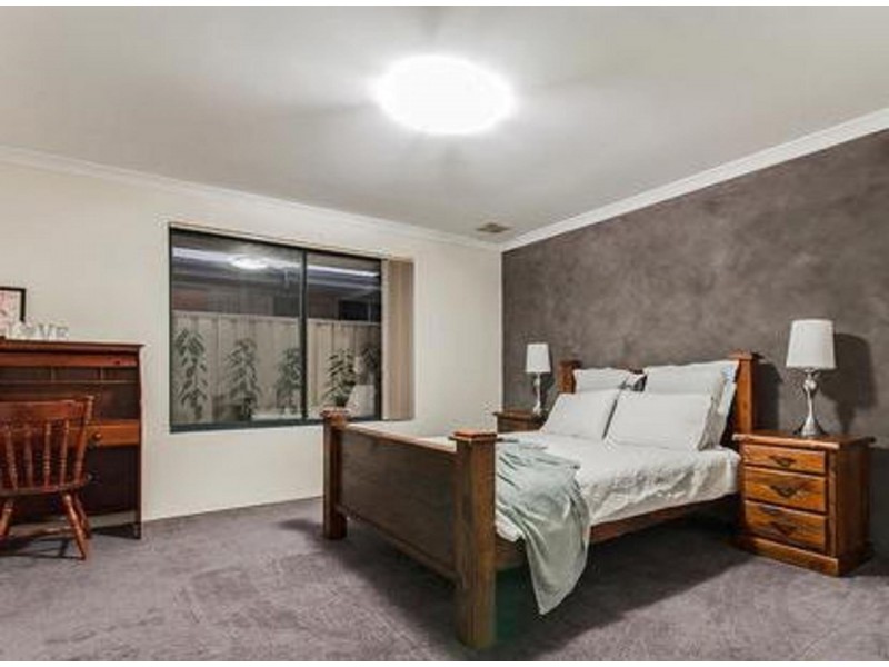 72 Oasis Dr, Secret Harbour WA 6173