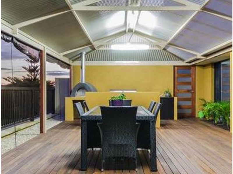 72 Oasis Dr, Secret Harbour WA 6173