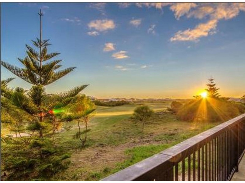 72 Oasis Dr, Secret Harbour WA 6173