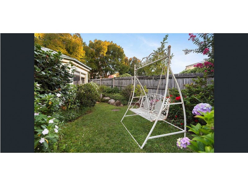 1 Clearview Cl, Ashwood VIC 3147