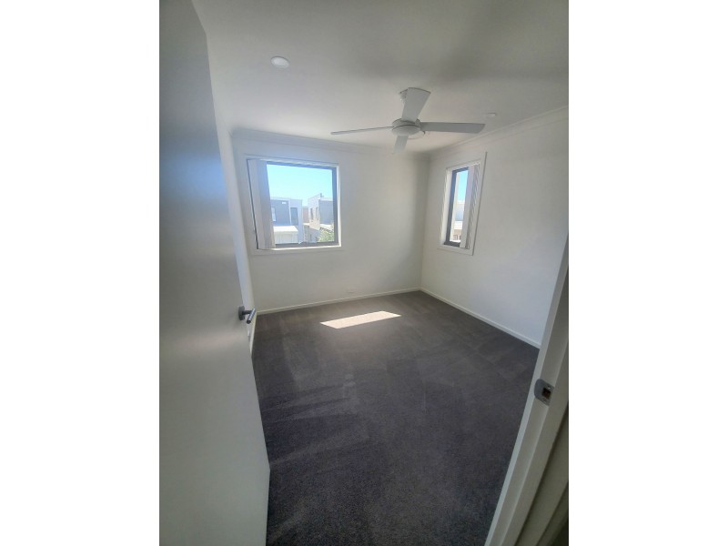 60 Greenbank Dr, Blacktown NSW 2148