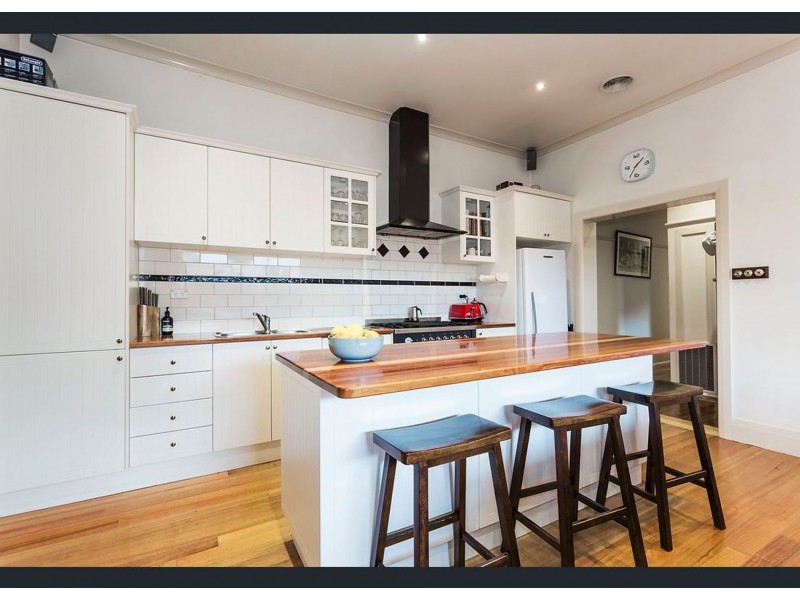 33 Kensington Rd, Kensington VIC 3031