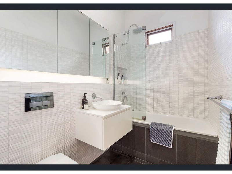 33 Kensington Rd, Kensington VIC 3031