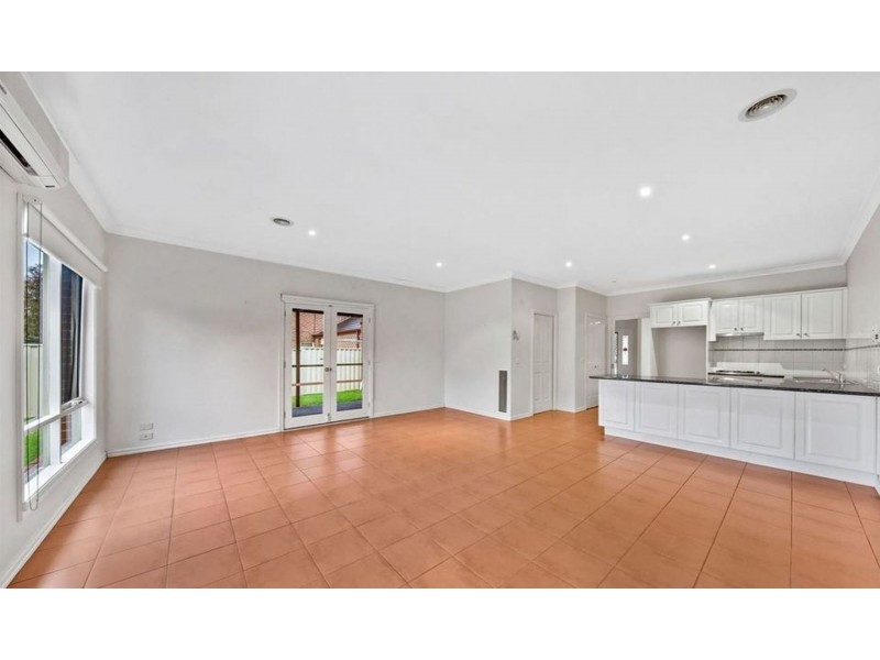 15 Dighton Tce, Cairnlea VIC 3023