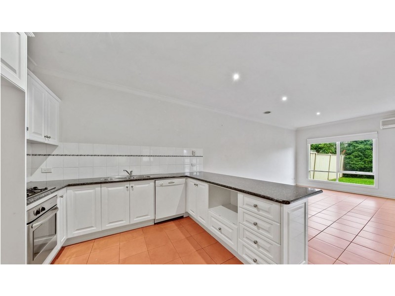 15 Dighton Tce, Cairnlea VIC 3023