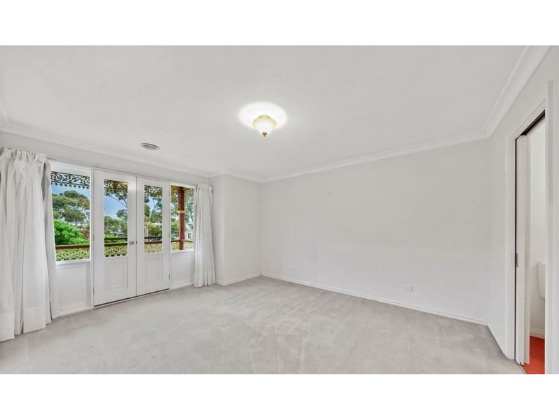 15 Dighton Tce, Cairnlea VIC 3023