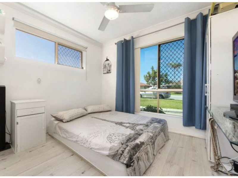 7/160 Barrier Reef Dr, Mermaid Waters QLD 4218