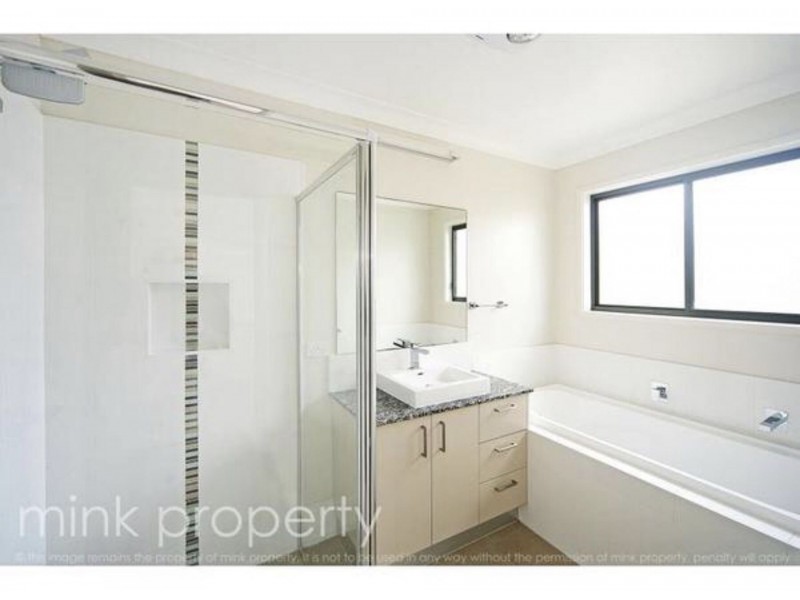 5 Osmanthus Cl, Mountain Creek QLD 4557