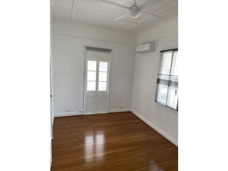 190 Bapaume Rd, Holland Park West QLD 4121