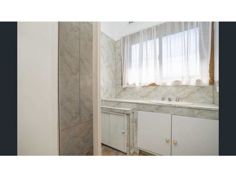 24 Camellia Cres, Norlane VIC 3214