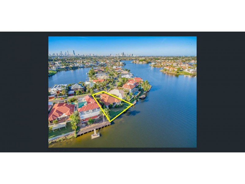 30 Montevideo Dr, Clear Island Waters QLD 4226