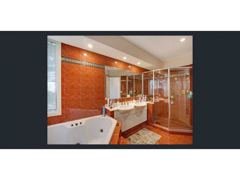 30 Montevideo Dr, Clear Island Waters QLD 4226