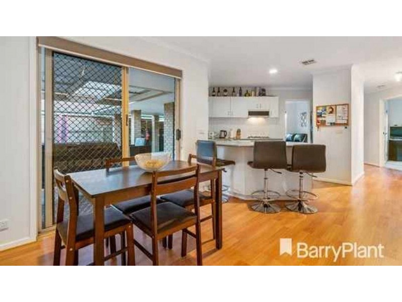 5 Lorraine Cl, Hoppers Crossing VIC 3029