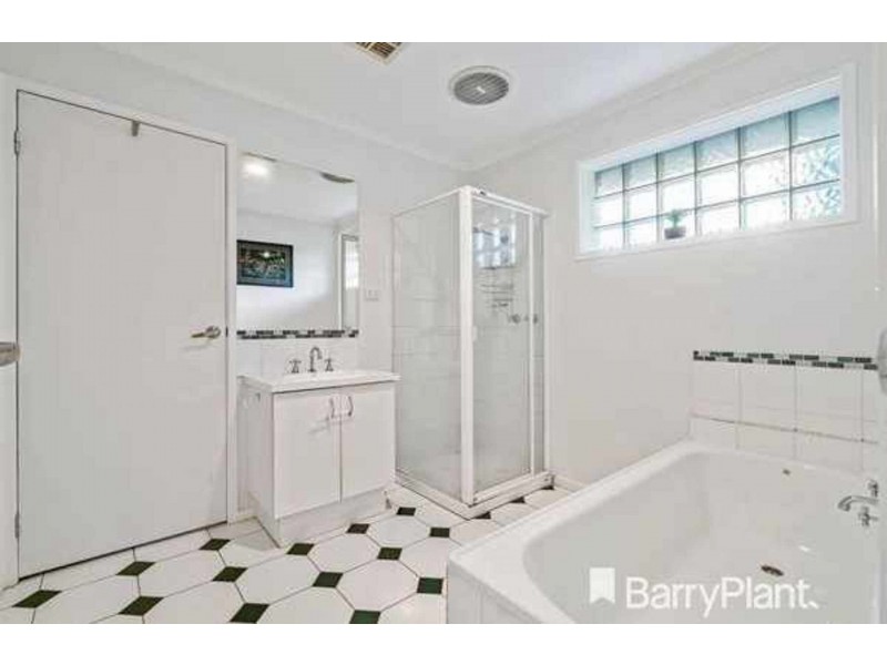 5 Lorraine Cl, Hoppers Crossing VIC 3029